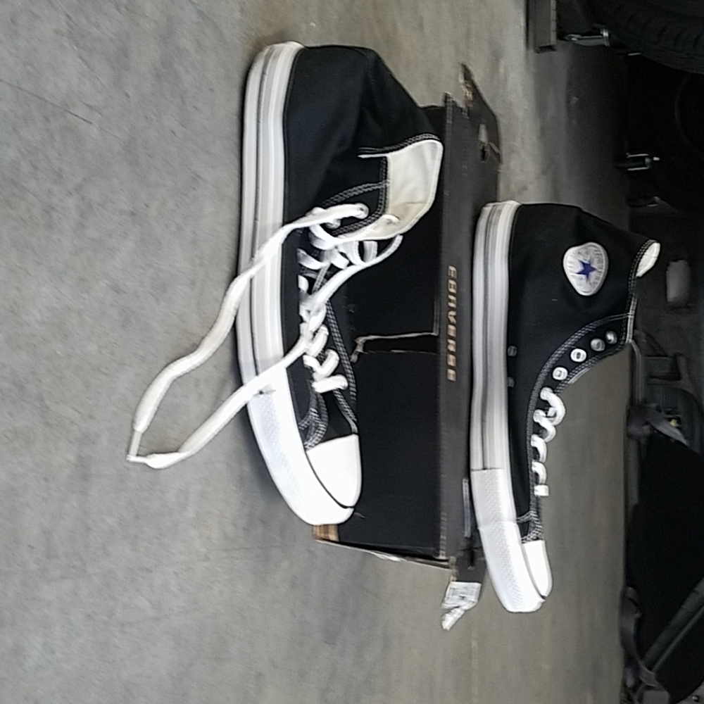 Lightly used black converse price is negotiable